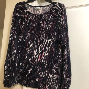 Abstract print split sleeve top with gather at wrists size S